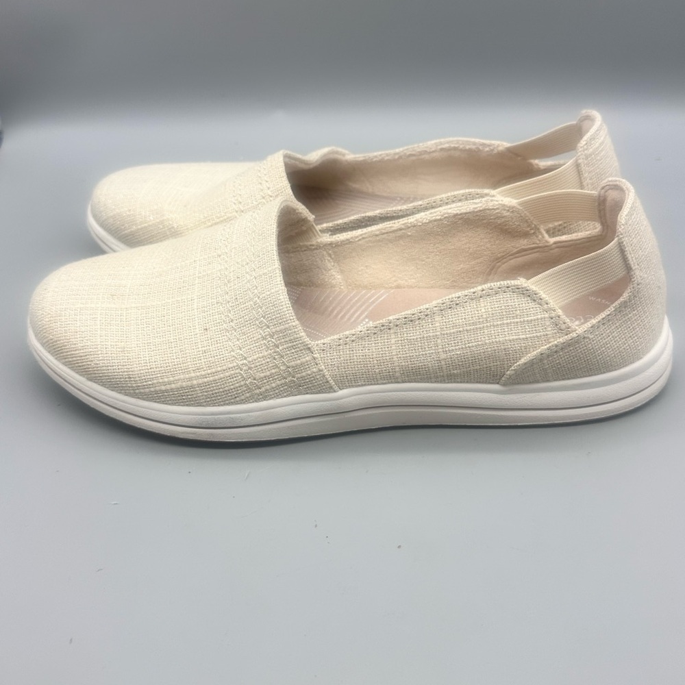 Cloudsteppers by Clarks Cream Women's Flats